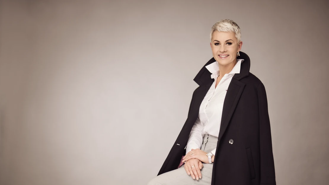 Nem kell szégyellni az érzéseidet, ettől még maradhatsz profi – Varga Eszter a Forbes Women címlapján