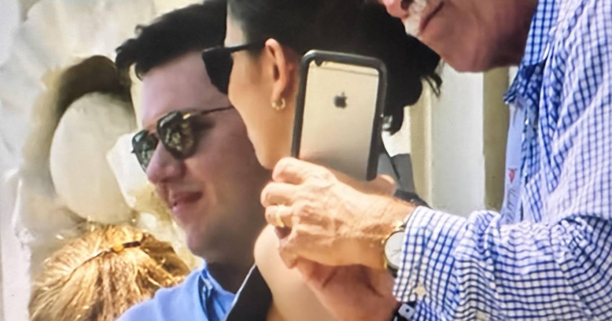Matolcsy Ádám monacói luxusteraszon pezsgőzik egy Netflix-sorozatban
