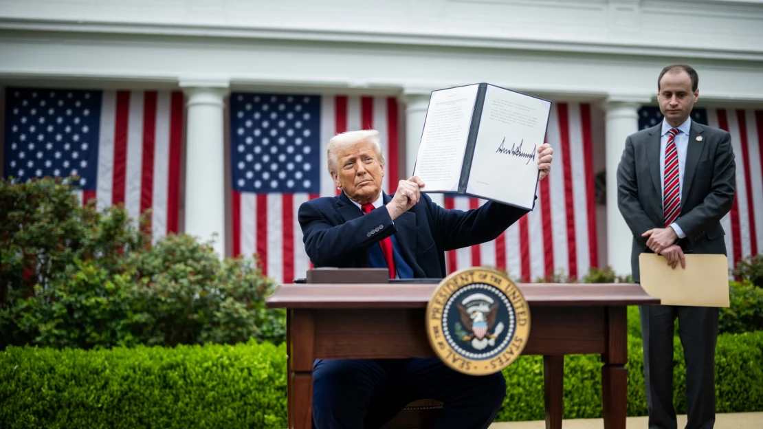 Trump kiakadt: most épp 50 százalékos vámmal zsarolja Kínát