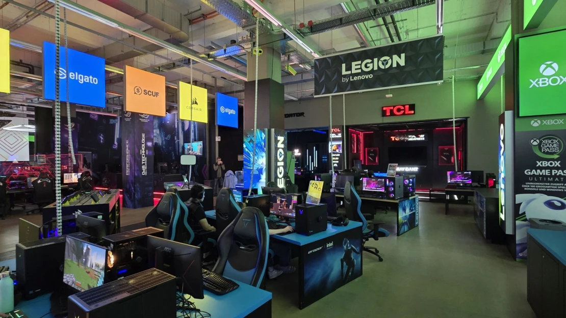 A gamingre építenek az ital helyett: ez az üzlet a virtuálisból valósággá vált közösségi játékteremben