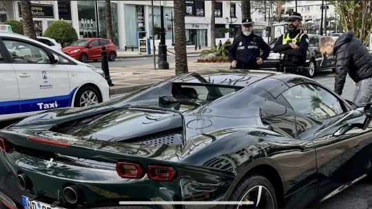 Tiborczék tagadják, hogy övé lenne a 250 milliós Ferrari