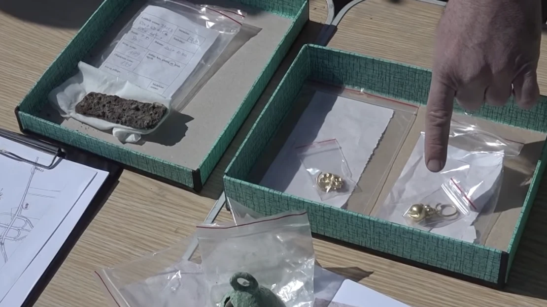 Emberi maradványokat, bizánci arany fülbevalókat és csengőt is találtak az épülő BYD gyár alatt