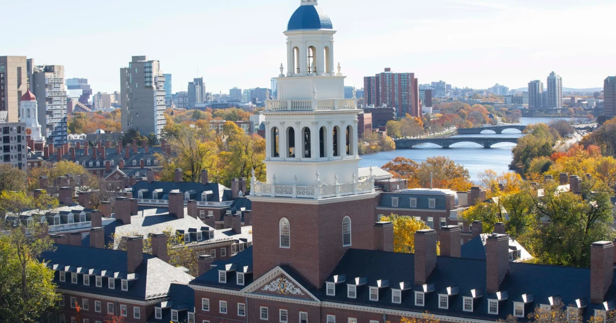 Trump-féle modellváltás a Harvardon, perel az egyetem