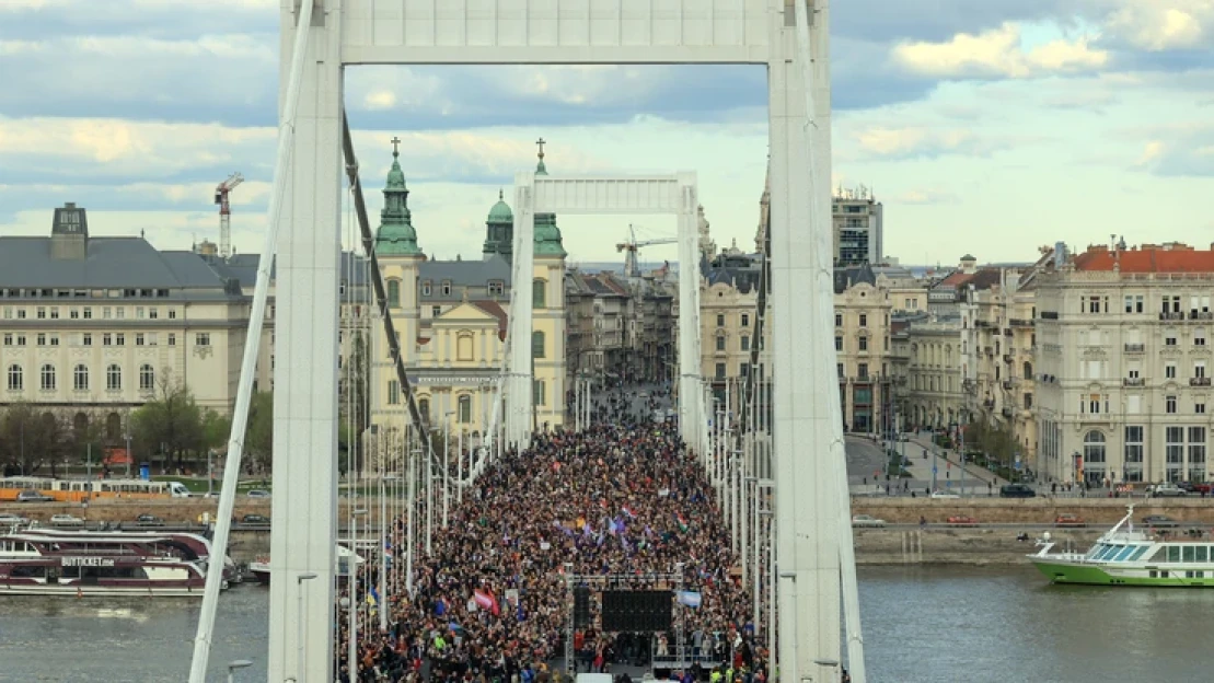 Megjelent a rendőrségi tájékoztatás az Erzsébet hídra tervezett 29 órás tüntetésről