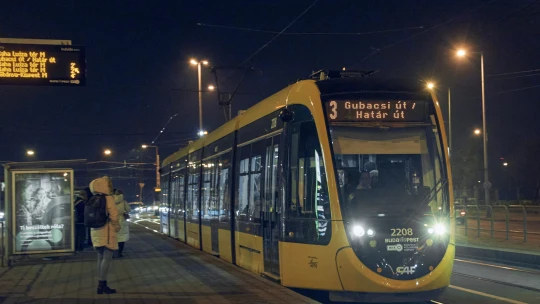 Leállhat a modern villamosok szállítása, a BKK-nak nincs pénze kifizetni azokat