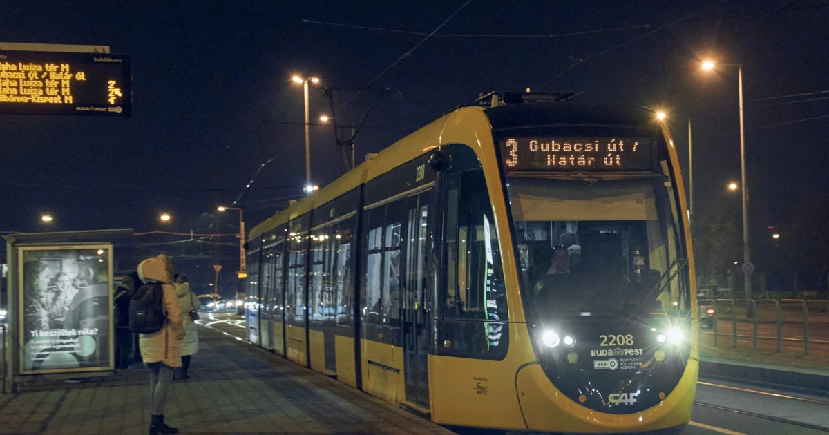 Leállhat a modern villamosok szállítása, a BKK-nak nincs pénze kifizetni azokat