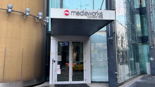 Egy év alatt a tizedére csökkent a propagandasajtó legnagyobb kiadójának nyeresége