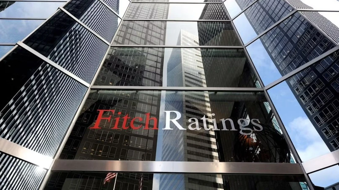 Figyelmeztet a Fitch, negatív sokkhatás éri a világgazdaságot