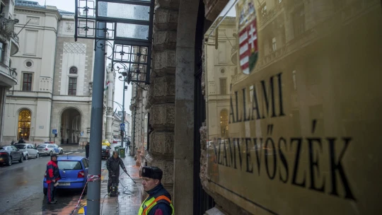 Magyar Péter vezetők távozására szólított fel. Az állami intézmények így reagáltak