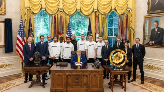 Szürreális jelenet a Fehér Házban: Trump a transznemű játékosokról kérdezte a Juventus focistáit