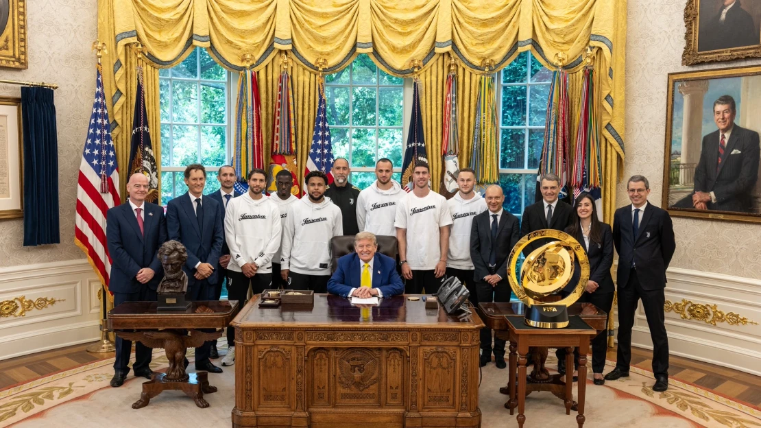Szürreális jelenet a Fehér Házban: Trump a transznemű játékosokról kérdezte a Juventus focistáit