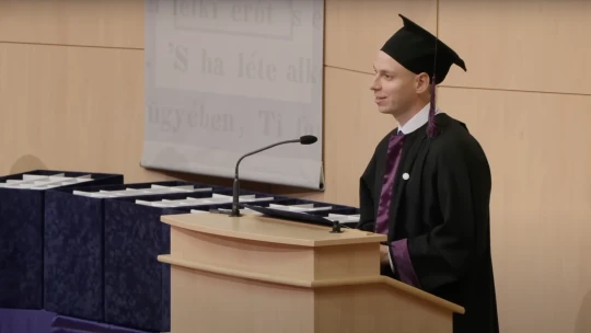 Súlyos mondatok a szegedi diplomaosztón: végzős orvoshallgató egy „diszfunkcionális” egészségügyről