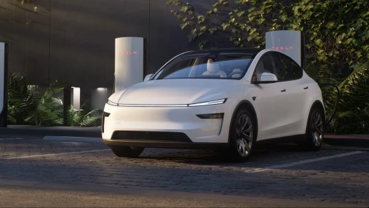 Egy szó miatt kerülhet bajba a Tesla Kaliforniában
