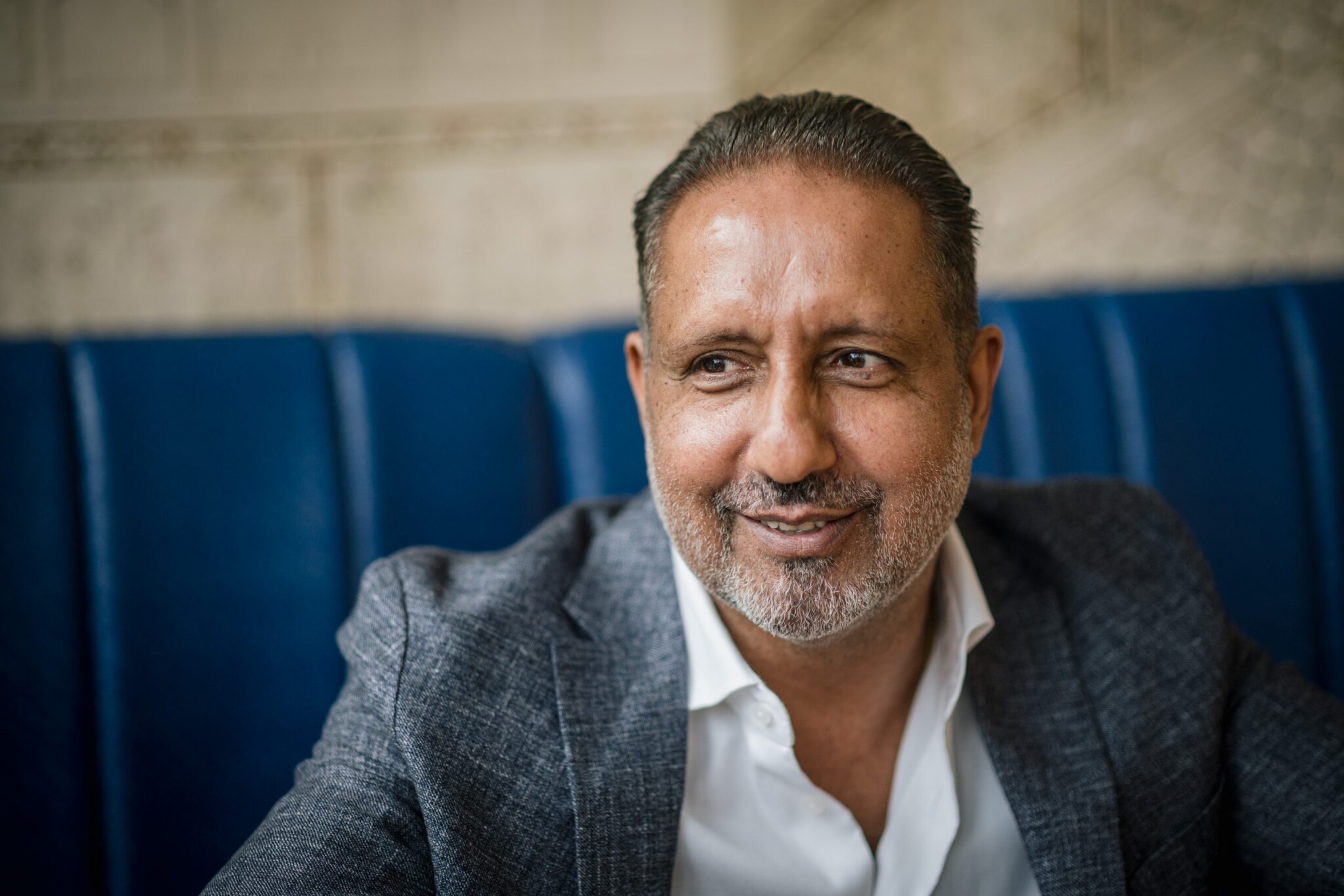 Apja birodalma helyett a saját útját választotta – így lett nagy lánc az Indigóból Budapesten