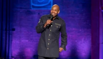 Az amerikai standuplegenda Budapestre jön: itt és ekkor csípheted el Dave Chappelle-t