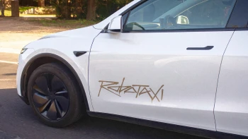 Senki karja nem lendül a szívtől az égig a Tesla robotaxijától