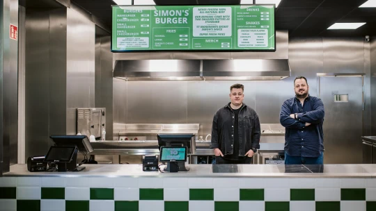 2 millió eladott burger után fordulat: miért fékez most a Simon’s sikervonata?