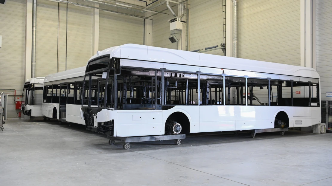 Kiderült, hány milliárdos mínuszt hozott össze a BYD komáromi buszgyára