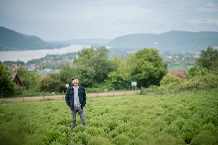 A vendégnek meg kell bíznia bennünk