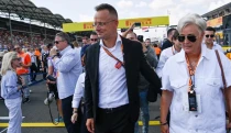 Hatmilliós ékszerek a Hungaroringen: Szijjártó Péter felesége sem spórol