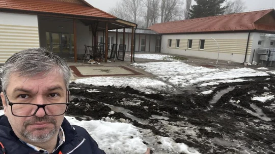 Túlméretezett, túlárazott, szabálytalan – közpénzégetés egy bölcsődénél