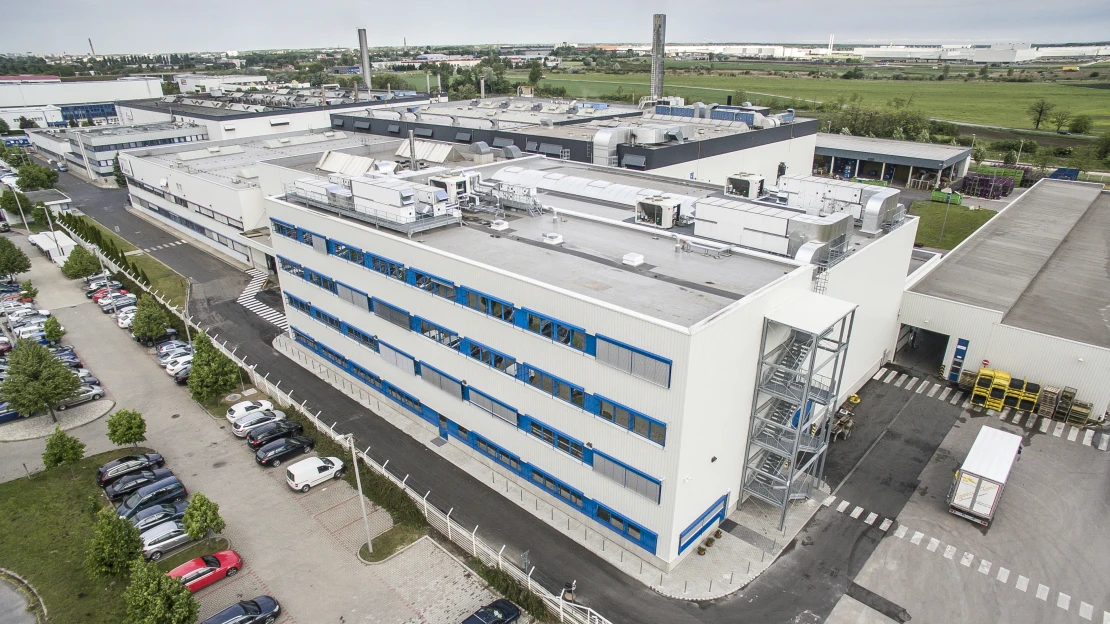 Elfogyott a türelem Győrben: közel ezren sztrájkolnak