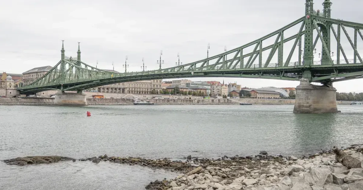 89 centire apadt a Duna Budapestnél. Ami régen biztonságos volt, most életveszélyes lehet