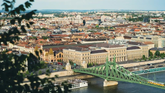 Négymilliárdnyi ingatlant árul a belváros, versenykorlátozó feltételekkel nehezítik a pályázatot