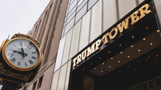 Politikai feszültség után Trump-torony épül Romániában. Mi áll a váratlan üzlet mögött?