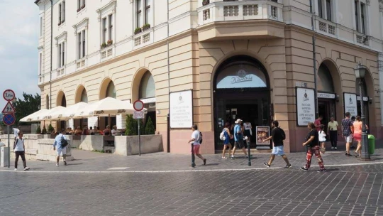 Hosszú huzavona után megérkeztek a végrehajtók az elhunyt cukrászmester másik helyére is