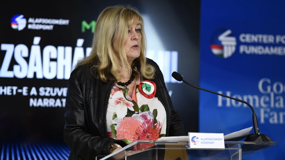 Tippelj, mivel magyarázzák Schmidt Máriáék, hogy a miniszterelnök a repülőgépükkel ment nyaralni!