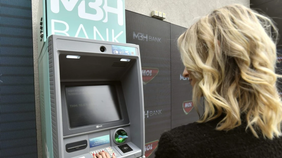Átalakulás a leggazdagabb magyar bankjának egészség- és nyugdíjpénztáránál