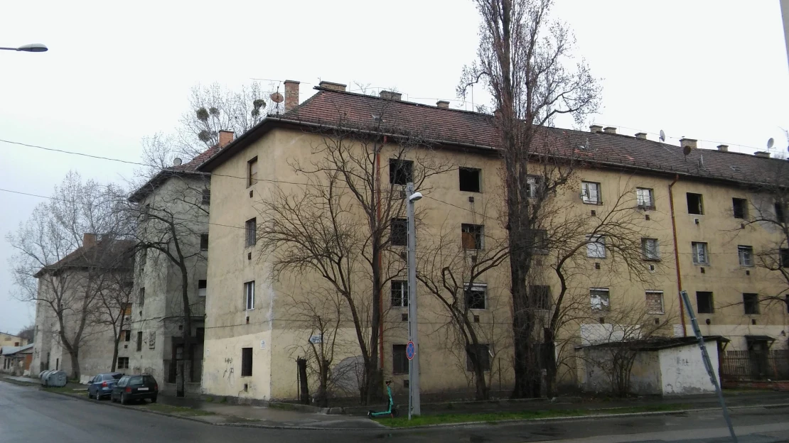 Zavartalanná tette a kormány a Hős utcai építkezést a TEK-nek