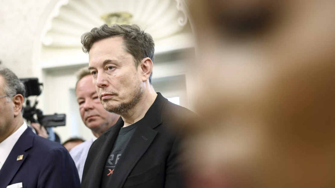 Musk dühöng: perrel fenyegeti az Apple-t egy vérre menő versenyben