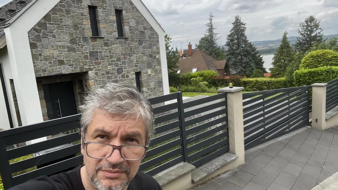 Tihany: újabb NER villát mutatott be Hadházy