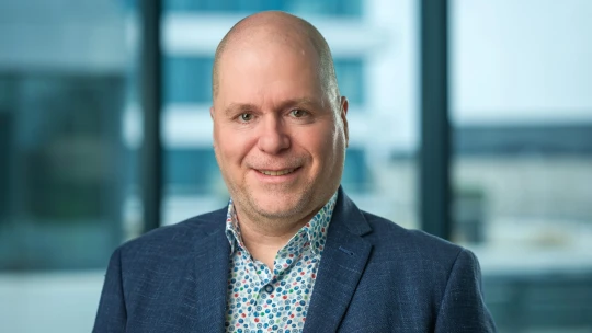 Ajtócsapkodás, egoleépítés, családi alkotmányok