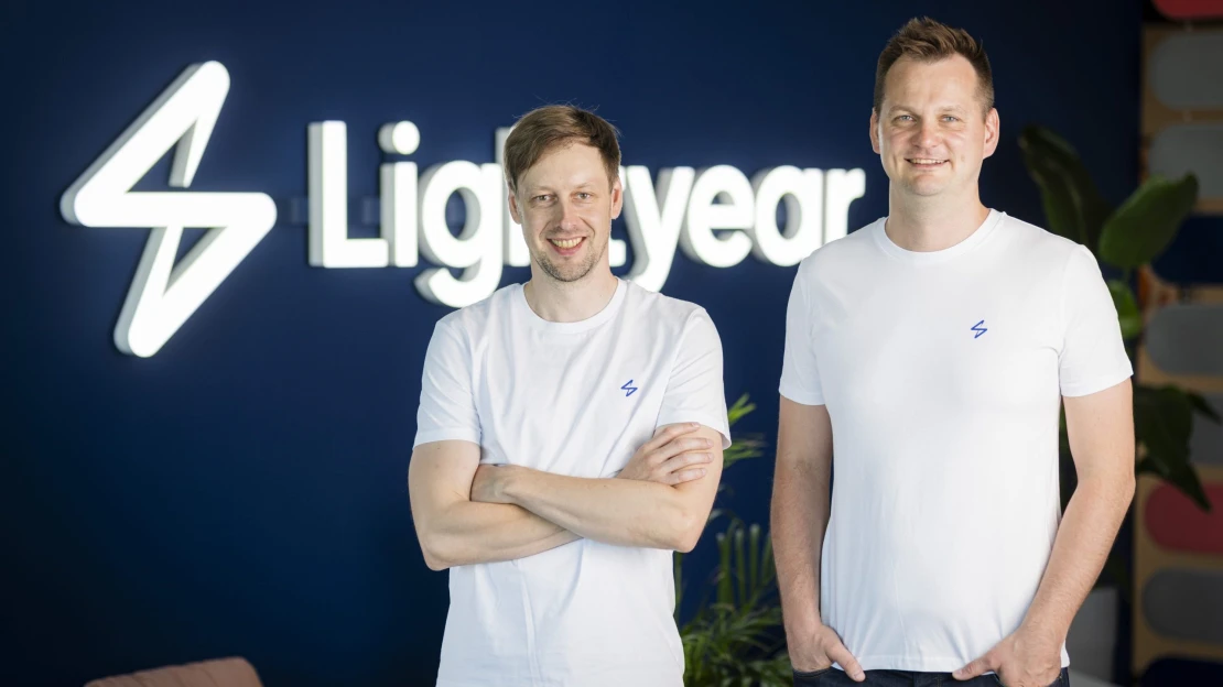 Nincs időd utánanézni a befektetéseknek? Ezt neked találta ki a Lightyear