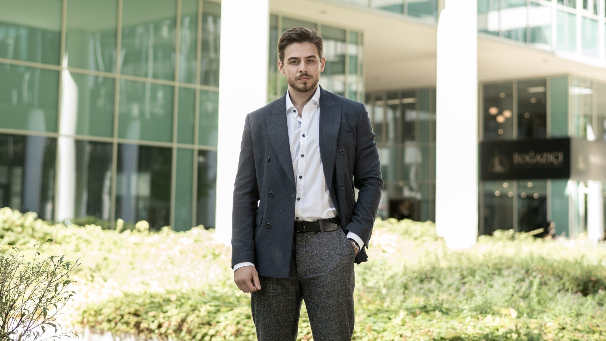 A patikus, aki a villanyszerelést is kitanulta – most 280 ezren figyelnek a munkájára