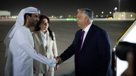 Végre kiderült, miért utazott Orbán hirtelen a Közel-Keletre, hogy a sejkkel tárgyaljon