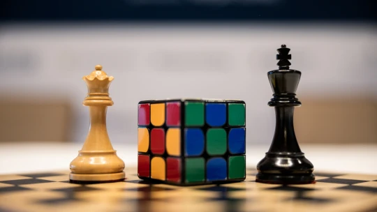 Itt az új sport. Mi az a RubikSakk?