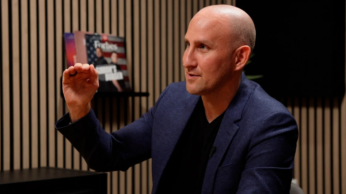 Hamarabb béreltünk a csapatnak szép irodát, mint hogy nekünk normális lakásunk lett volna – Kun Szabolcs és élete üzlete a Forbes Dealben