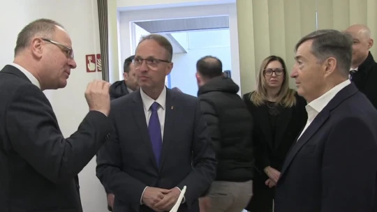 Furcsa helyen nyílt állami ügyintézési pont, találd ki, ki profitál belőle