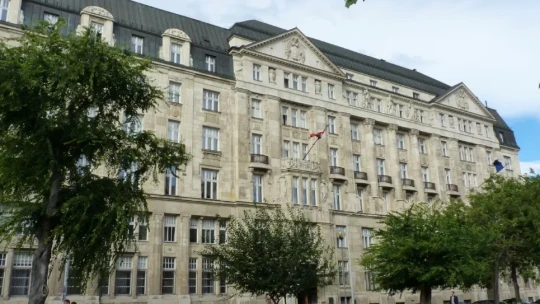 Milliárdokat engedne az állam az értékes épület árából. Vajon ki veszi meg leakciózva?