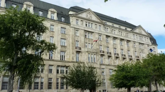 Milliárdokat engedne az állam az értékes épület árából. Vajon ki veszi meg leakciózva?