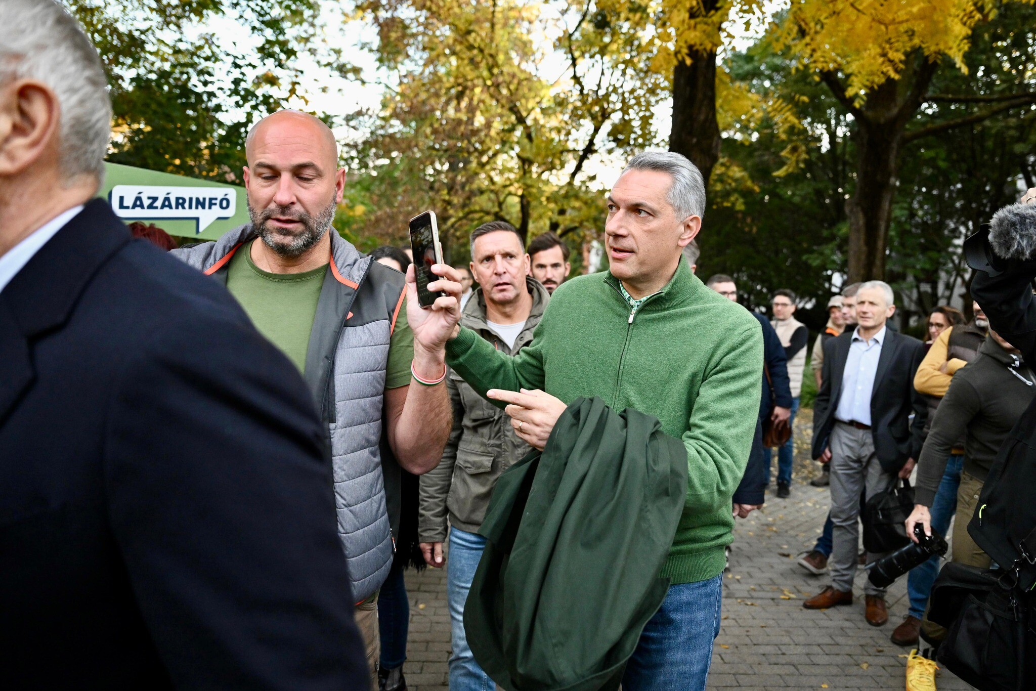 Bár Lázár azt mondta, saját zsebből fizette, állami eszközökkel közvetíthették a Lázárinfókat