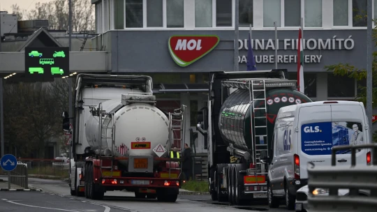 Már a szerb elnök is sürgeti a Molt, hogy zárja le az üzletet