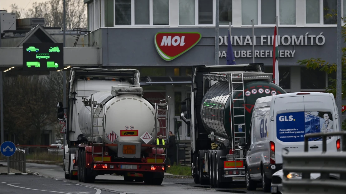 Már a szerb elnök is sürgeti a Molt, hogy zárja le az üzletet