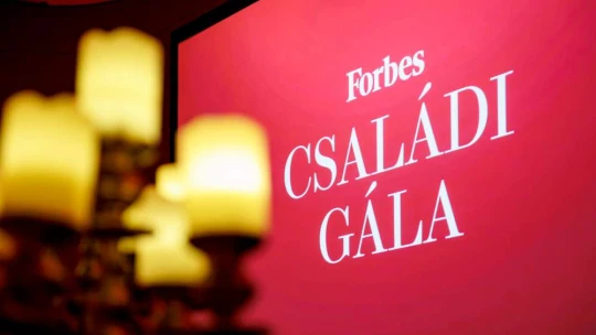 Egymás közt, kötöttségek nélkül