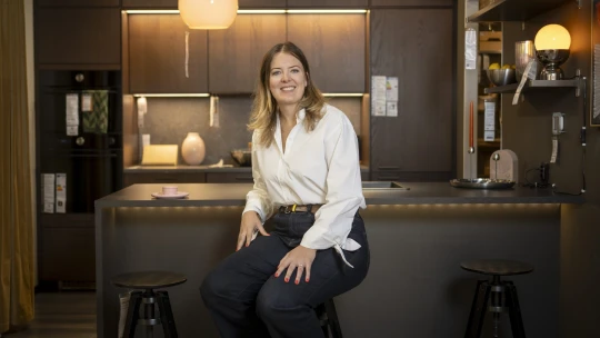 Volt egy nap, amikor több százan álltak kötényben az áruházaink előtt