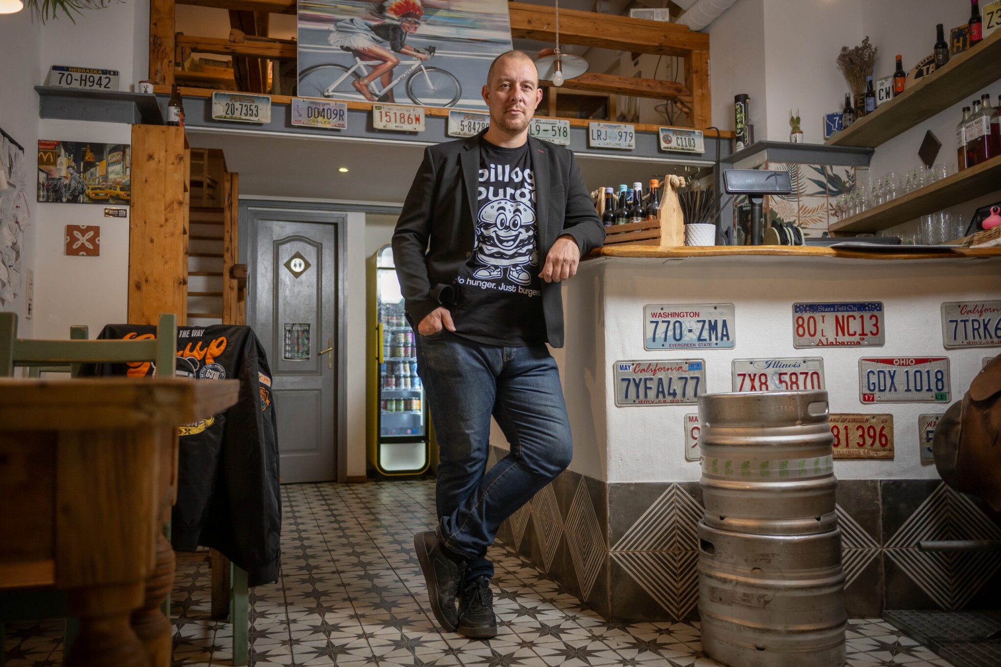„Segítsetek, bántanak!” – a Billog Burger nem néz félre, ha valaki bajban van, és közben jó üzletet épít